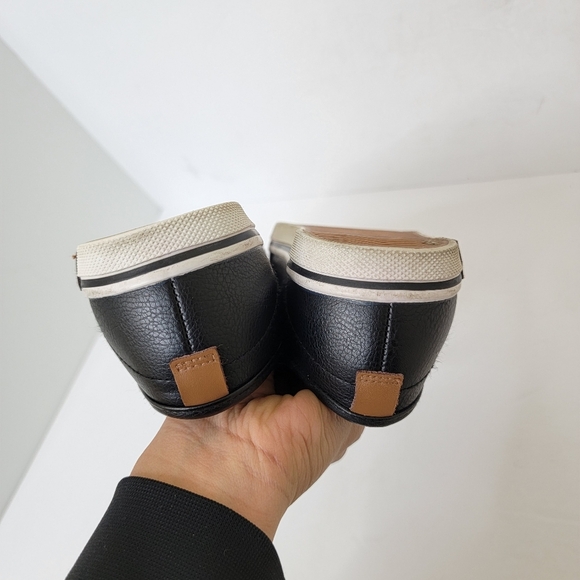 UGG Black Leather Lace Up Sneaker Size 4 Big Boys - Picture 10 of 13